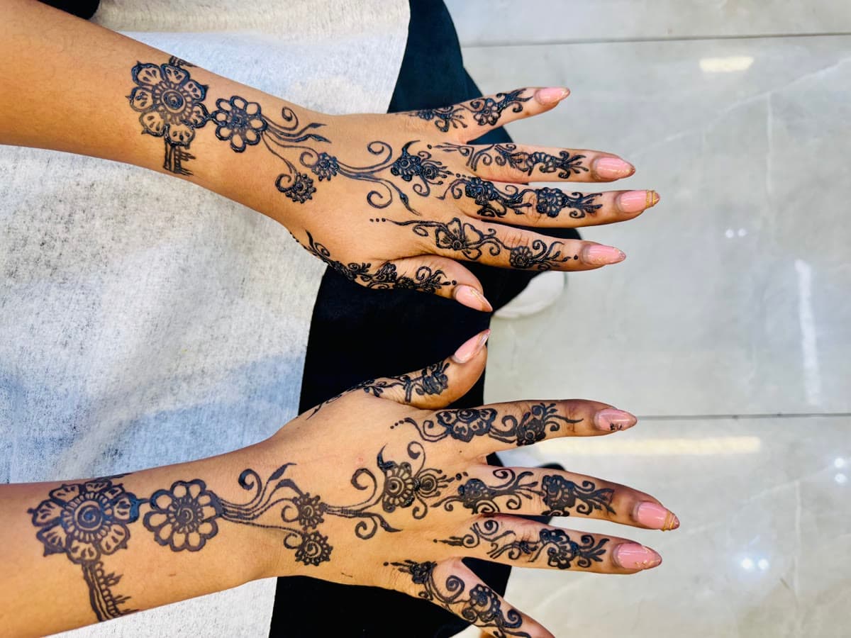 Henna at Qasr Alshar Salon Dubai